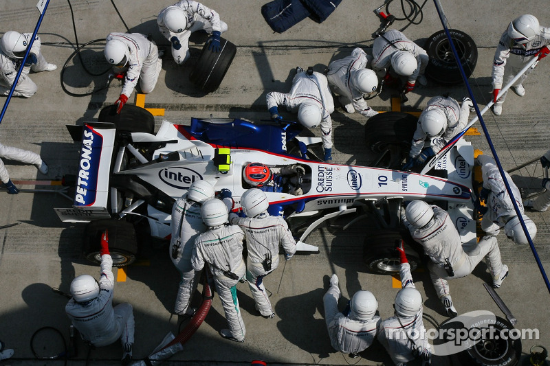 Robert Kubica, BMW Sauber F1 Team, F3.07 pit stop