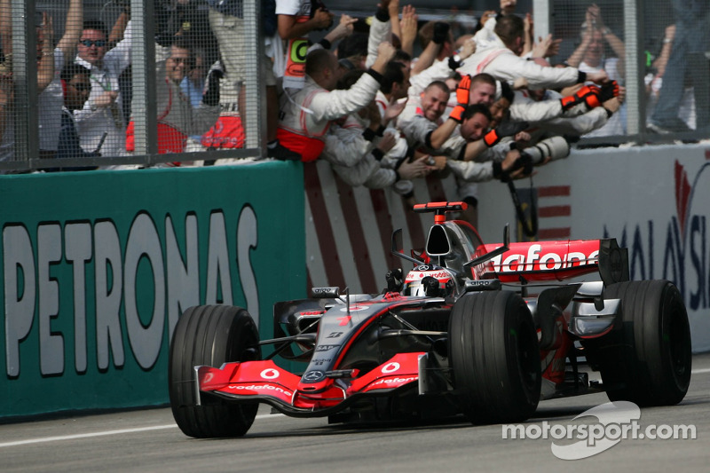 #1: Fernando Alonso, McLaren Mercedes MP4-22