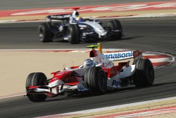 Jarno Trulli, Toyota Racing, TF107 and Nico Rosberg, WilliamsF1 Team, FW29