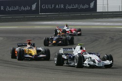Robert Kubica, BMW Sauber F1 Team, F1.07 and Giancarlo Fisichella, Renault F1 Team, R27