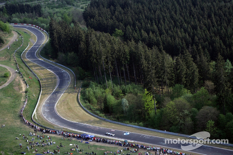 Nick Heidfeld, BMW Sauber F1 Team, met de BMW Sauber F1 over de Nordschleife