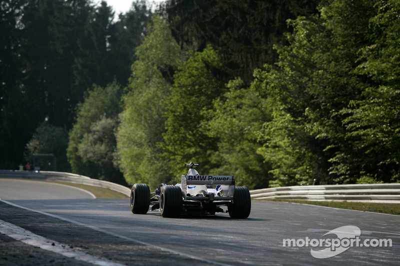 Nick Heidfeld, BMW Sauber F1 Team, met de BMW Sauber F1 over de Nordschleife