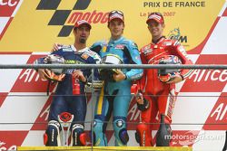 Podio: ganador de la carrera Chris Vermeulen; Marco Melandri el segundo lugar y tercer lugar Casey S