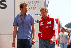 Alexander Wurz, mentor des pilotes Williams, avec Sebastian Vettel, Ferrari