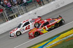 Kyle Larson, Ganassi Racing Chevrolet and Jamie McMurray, Chip Ganassi Racing Chevrolet