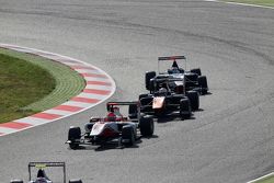 Esteban Ocon, ART Grand Prix, und Luca Ghiotto, Trident