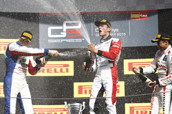Podium: segundo lugar, Jimmy Eriksson, Korainen GP, y el ganador, Marvin Kirchhofer, ART Grand Prix,