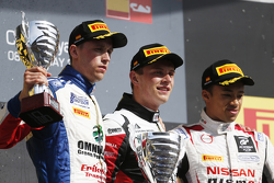 Podium: segundo lugar, Jimmy Eriksson, Korainen GP, y el ganador, Marvin Kirchhofer, ART Grand Prix,