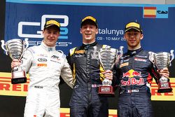 Course 2, le podium : le deuxième Stoffel Vandoorne, ART Grand Prix, le vainqueur Alex Lynn, DAMS et le troisième Pierre Gasly, DAMS