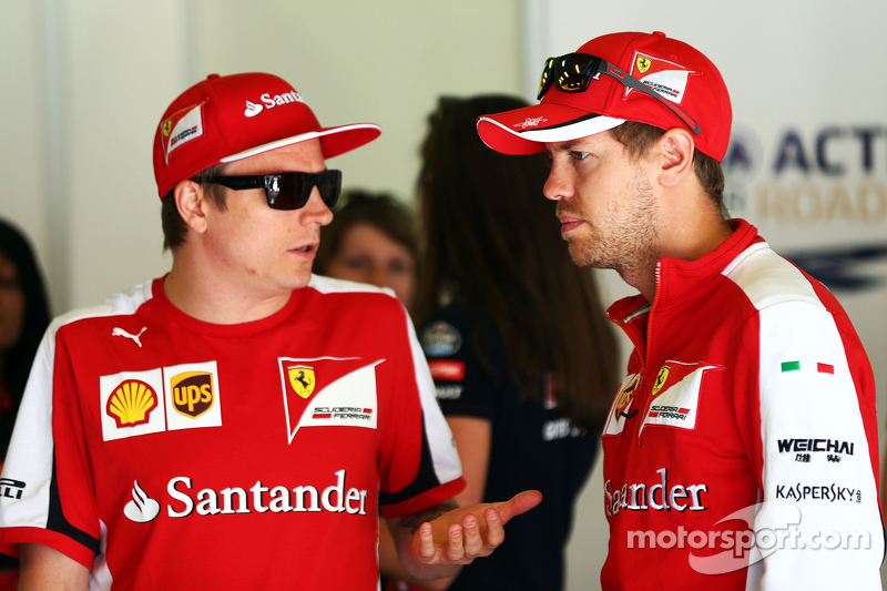 Kimi Raikkonen, Ferrari con il compagno di squadra Sebastian Vettel, Ferrari alla parata dei piloti