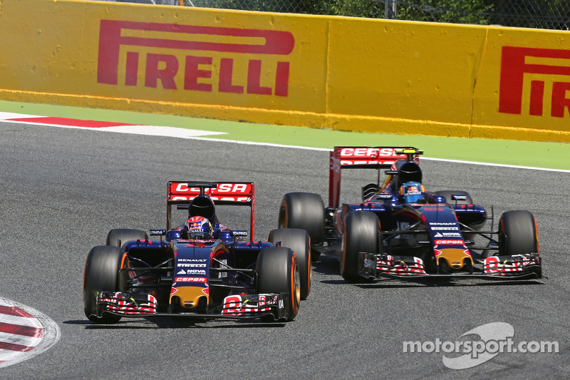 Max Verstappen, Scuderia Toro Rosso STR10, vor Teamkollege Carlos Sainz jr., Scuderia Toro Rosso STR