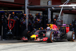 Daniel Ricciardo, Red Bull Racing pendant un arrêt aux stands