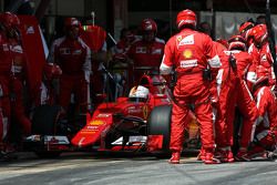 Sebastian Vettel, Scuderia Ferrari pendant un arrêt aux stands