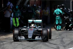 Льюис Хэмилтон, Mercedes AMG F1 Team во время пит-стопа