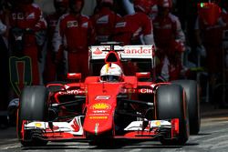 Sebastian Vettel, Scuderia Ferrari during pitstop