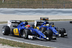 Felipe Nasr, Sauber C34 and Marcus Ericsson, Sauber C34, al comienzo de la carrera