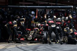 Pastor Maldonado, Lotus F1 Team, beim Boxenstopp