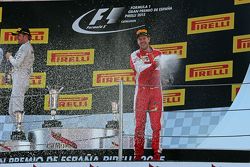 Le troisième Sebastian Vettel, Ferrari fête sa place sur le podium avec du champagne
