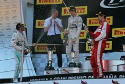 Podium: Lewis Hamilton, Mercedes AMG F1, segundo; Tony Ross, Mercedes AMG F1; Nico Rosberg, Mercedes