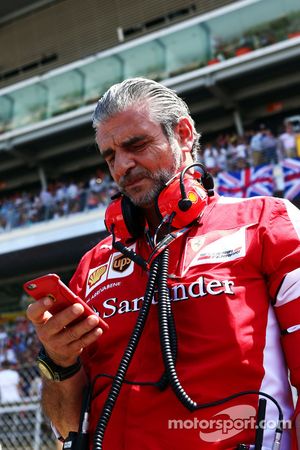 Maurizio Arrivabene, Team Principal Ferrari sur la grille