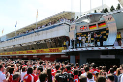 El podium,: Lewis Hamilton, Mercedes AMG F1, segundo; Nico Rosberg, Mercedes AMG F1, ganador de la c