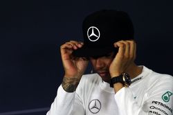 Lewis Hamilton, Mercedes AMG F1 en la conferencia de prensa de la FIA