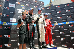 Primer lugar, Michel Nykjaer, SEAT Leon, Target Competition, segundo lugar, Kevin Gleason, Honda Civ