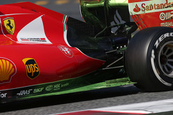 Raffaele Marciello, Ferrari SF15-T Test Driver running flow-vis paint on the rear floor