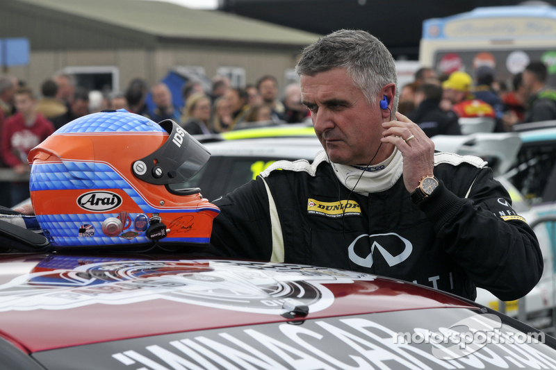 Martin Donnelly, Infiniti Support Our Paras Racing