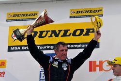 Juara balapan Jason Plato