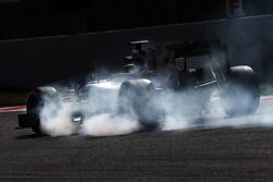 Pascal Wehrlein, Mercedes AMG F1 W06 Reserve Driver locks up under braking