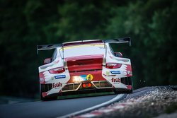 弗里卡德利车队30号保时捷997 GT3 R:克劳斯·阿贝伦、帕特里克·赫斯曼、萨宾·施密茨、帕特里克·皮雷、约格·伯格麦斯特