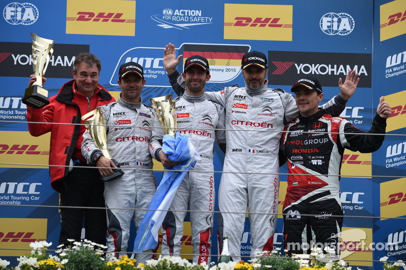 Carrera 1 Podio: Sébastien Loeb y José María López e Yvan Muller, Citroen Mundial equipo de Turismos