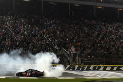 Race winner Denny Hamlin, Joe Gibbs Racing Toyota