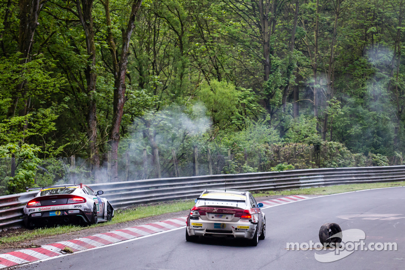 Die Folgen Des Unfalls Von 50 Aston Martin Test Centre