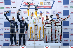 Race 1 Podium: Frank Yu, Richard Lyons, Davide Rizzo, Anthony Liu, Mok Weng Sun, James Calado