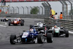 Джордж Расселл, Carlin, Dallara Volkswagen, и Сэм МакЛауд, Motopark, Dallara Volkswagen