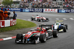 Lance Stroll, Prema Powerteam, Dallara Mercedes-Benz, aand Alessio Lorandi, Van Amersfoort Racing, D