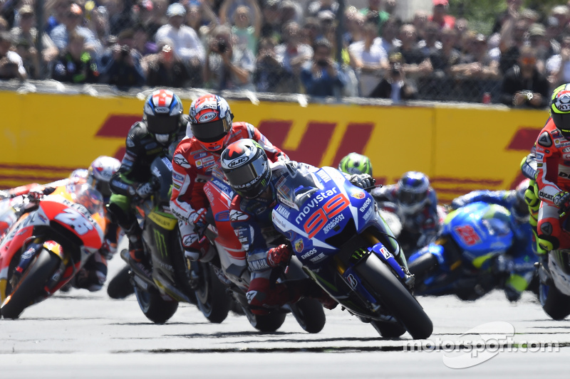 Start: Jorge Lorenzo, Yamaha Factory Racing leads