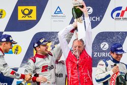 Podium : champagne pour Romolo Liebchen