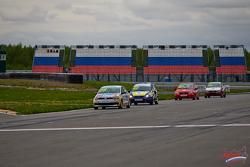 Класс Национальный Юриор. Впереди Глеб Кузнецов, VW