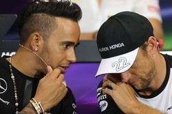 Lewis Hamilton, Mercedes AMG F1 Team e Jenson Button, McLaren Honda