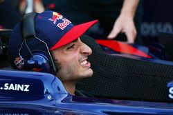 Карлос Сайнс мл., Scuderia Toro Rosso STR10