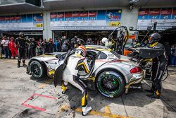 Pit stop per #26 Marc VDS Racing BMW Z4 GT3: Augusto Farfus, Jörg Müller, Nicky Catsburg, Dirk Adorf