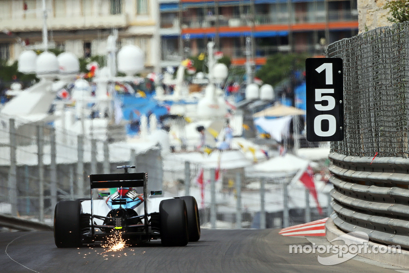 Felipe Massa, Williams FW37 sends sparks flying