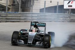 Lewis Hamilton, Mercedes AMG F1 W06 bloque une roue au freinage