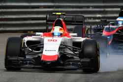 Roberto Merhi, Manor F1 Team bloque une roue au freinage