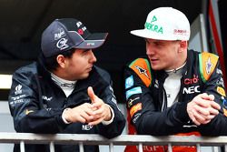 (De izquierda a derecha): Sergio Pérez, Sahara Force India F1 con su compañero de equipo Nico Hulken