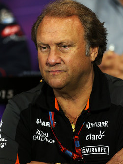 Robert Fernley, Sahara Force India F1 Team Equipo Adjunto Principal en la Conferencia de prensa de l