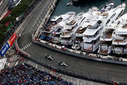Нико Росберг, Mercedes AMG F1, и Льюис Хэмилтон, Mercedes AMG F1
